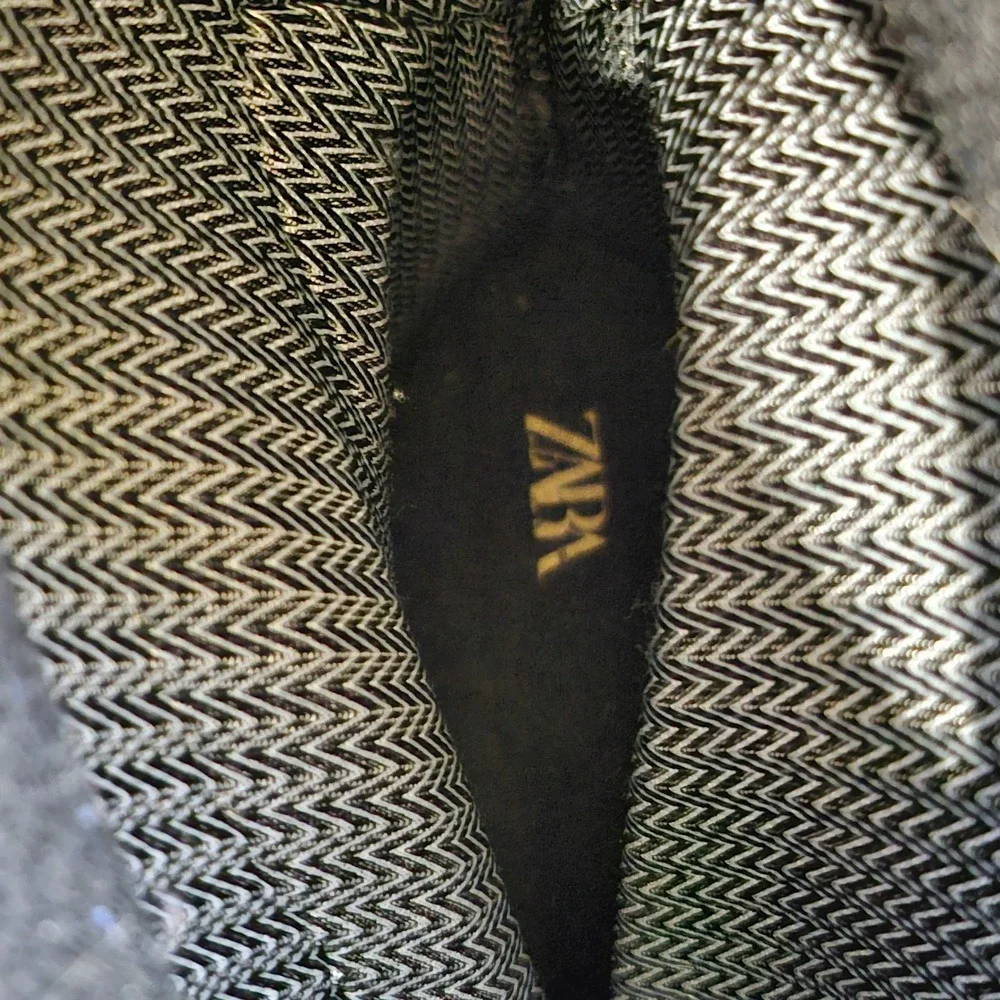 Zara technical snow